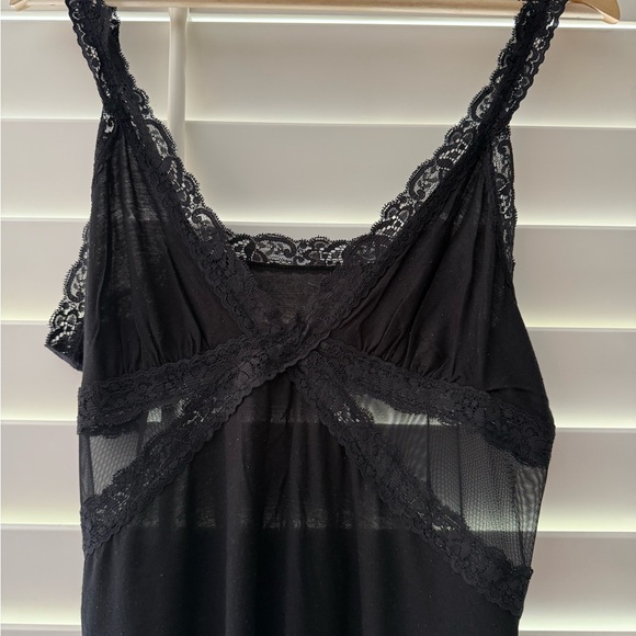 Elegant Black Lace Nightie - Picture 2 of 3
